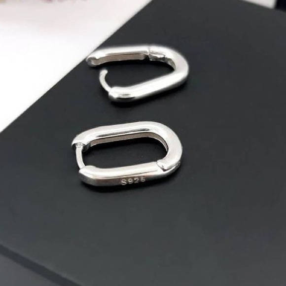 🤍Minimalist sterling silver stud earrings - Picture 9 of 10